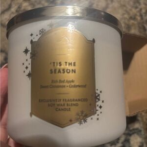 Bath & Body Works 'Tis The Season Candle - White and Gold